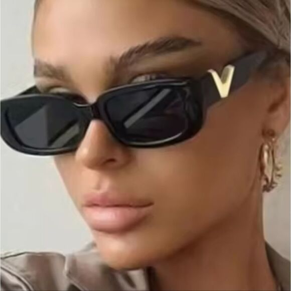 Accessories - New Black V Style Retro Glamour Sunglasses Luxury Designier Style